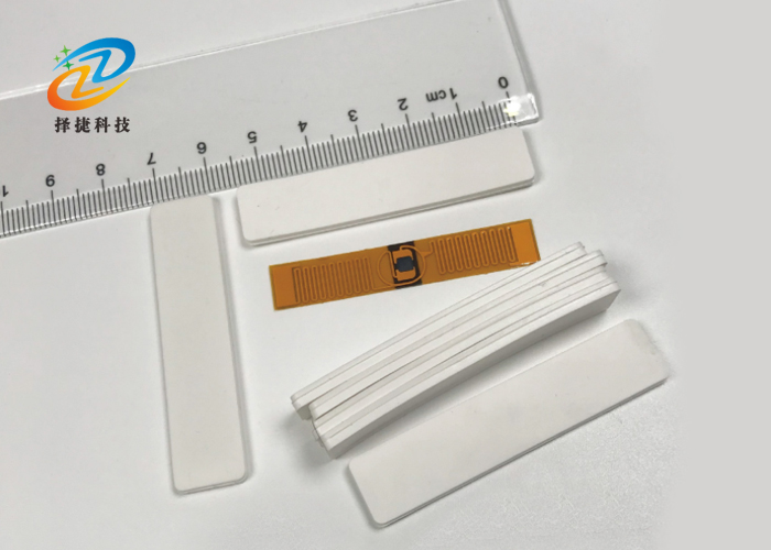 洗衣RFID射頻標(biāo)簽 55*12mm產(chǎn)品實拍展示圖五